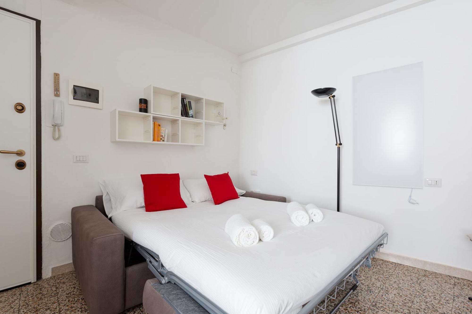 Guesthost - Sant'ambrogio Modern Apartment