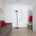 Guesthost - Sant\'Ambrogio Modern Studio
